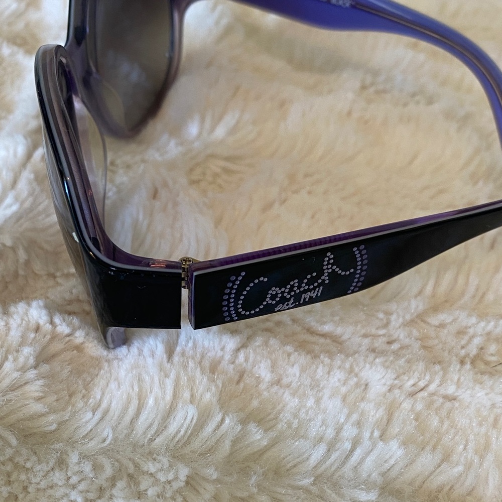 Coach Elegant Black Sunglasses - Picture 4 of 5